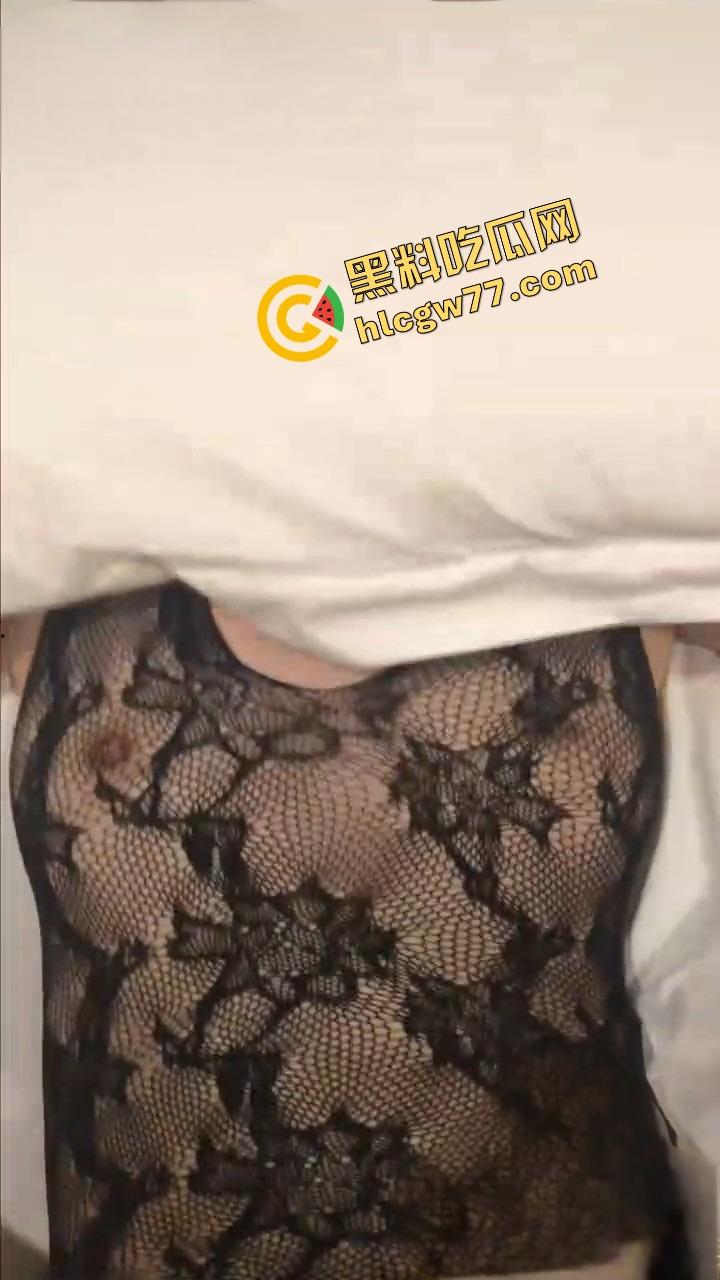 中原新柳镇准新娘【柳萍萍】未婚夫拍床上实战炫耀被哥们转发流出，情趣内衣无套浪叫夹精全程露脸！-8