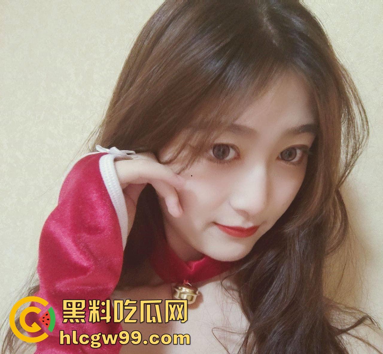 足浴店前台【吴婷婷】反差母狗彻底沦陷，高颜值舔狗一堆，最后还是被富二代调教，绑在情趣道具上爆操到失神！-1