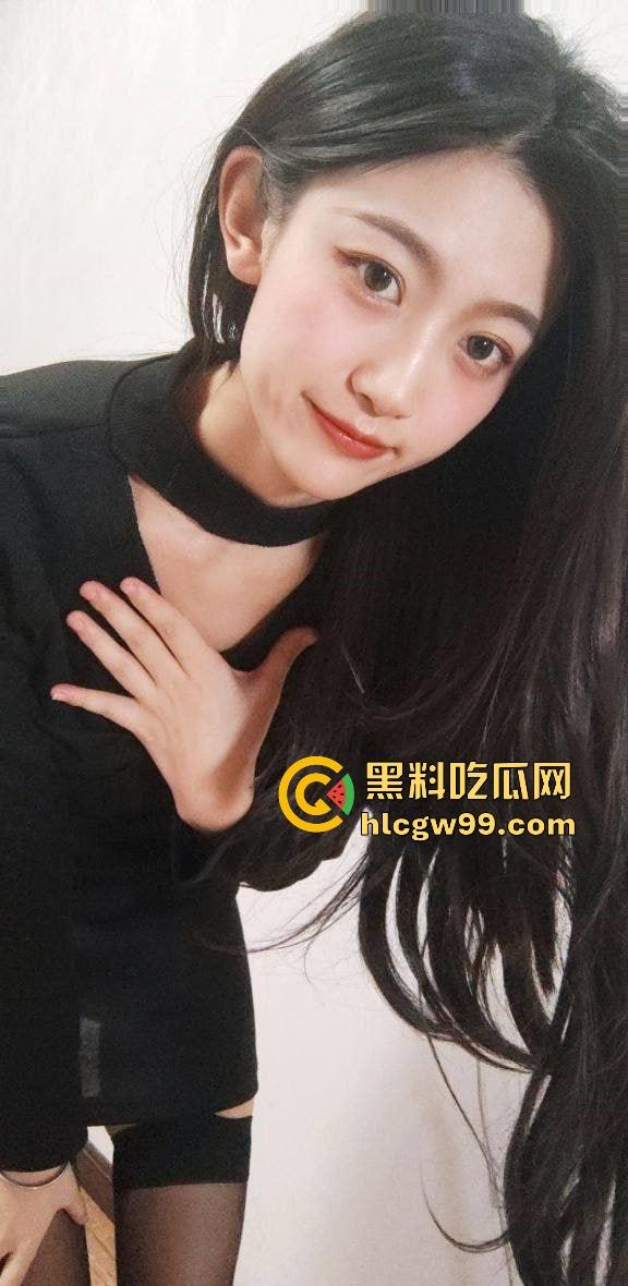 足浴店前台【吴婷婷】反差母狗彻底沦陷，高颜值舔狗一堆，最后还是被富二代调教，绑在情趣道具上爆操到失神！-7