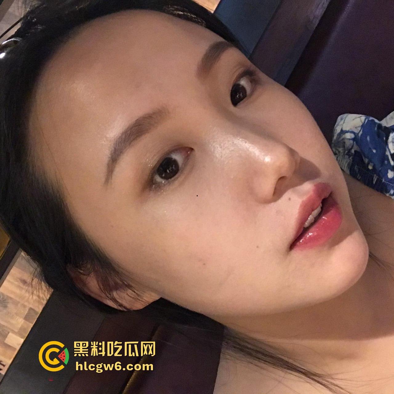 强烈推荐!!!微胖巨乳大三学姐【梁玉婷】和男友性爱视频曝光,真让人流连忘返。-1