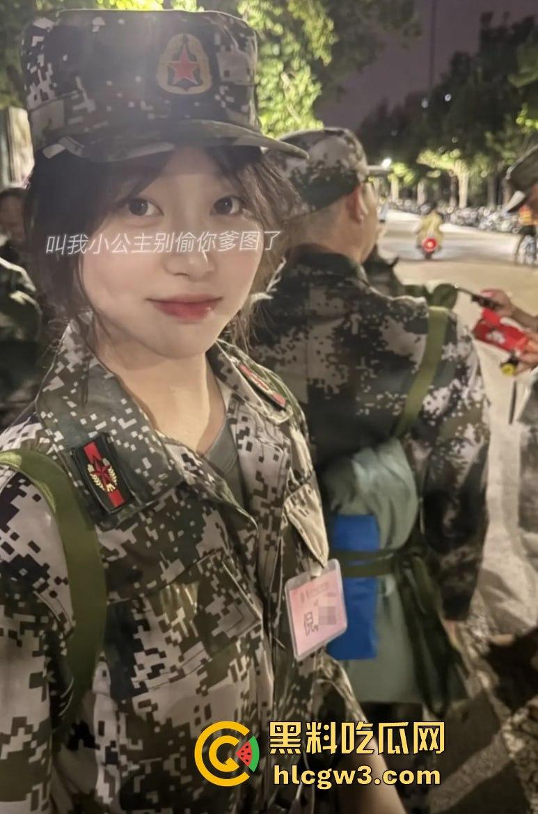 清华美院美女疑似下海，推特大尺度视频曝光，露出诱惑动作堪比专业网黄，学霸就是厉害！-3