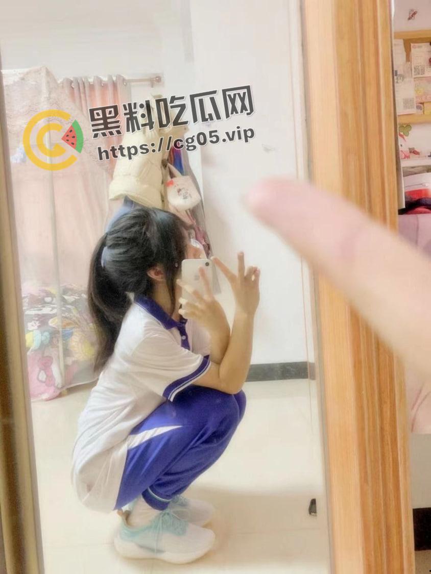 福建反差婊女高中生1v3 还高中就阅屌无数 学校天台露出一战成名 脸庞稚嫩确实巨乳母狗-4