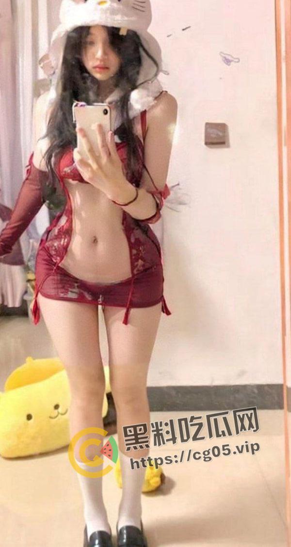 福建反差婊女高中生1v3 还高中就阅屌无数 学校天台露出一战成名 脸庞稚嫩确实巨乳母狗-5