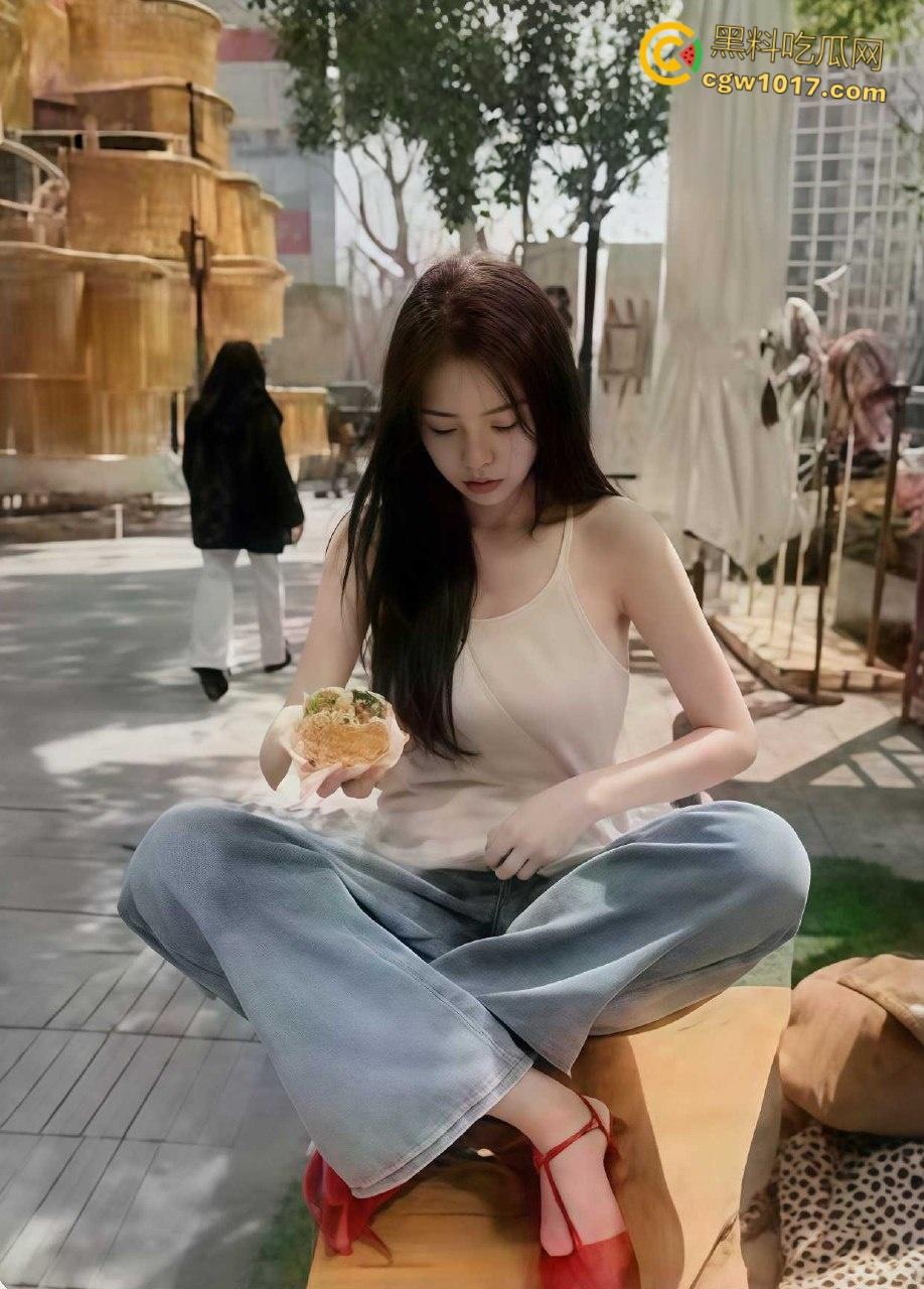 极品闷骚女被灌醉酒后释放天性,被带到酒店3p肆意玩弄,事后曝光大量聊天记录,表面埋怨实则乐在其中 !-12