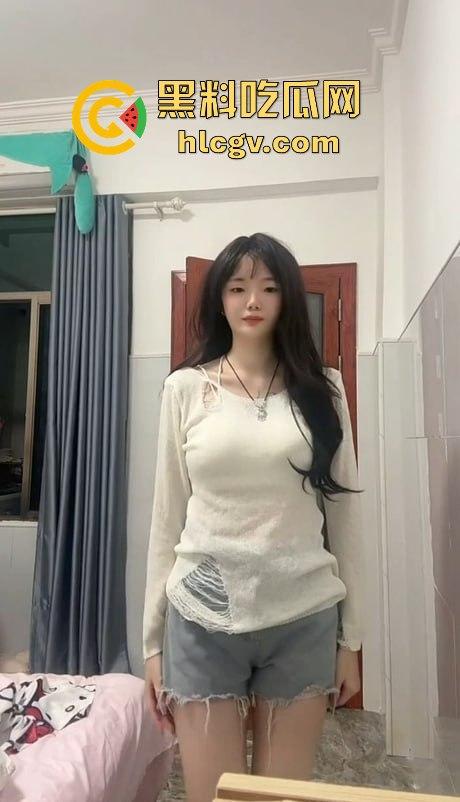 快手反差嫩妹【左嫡】清纯脸背后的秘密！胸前花蝴蝶纹身暴露真相，不是精盆就是肉便器！-2