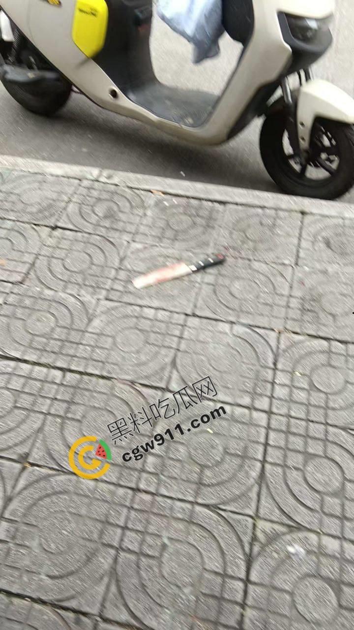 广西柳州街头疯狂砍人事件！男子疯狂持刀追砍，残暴削掉头皮，引爆全城惊恐！-5