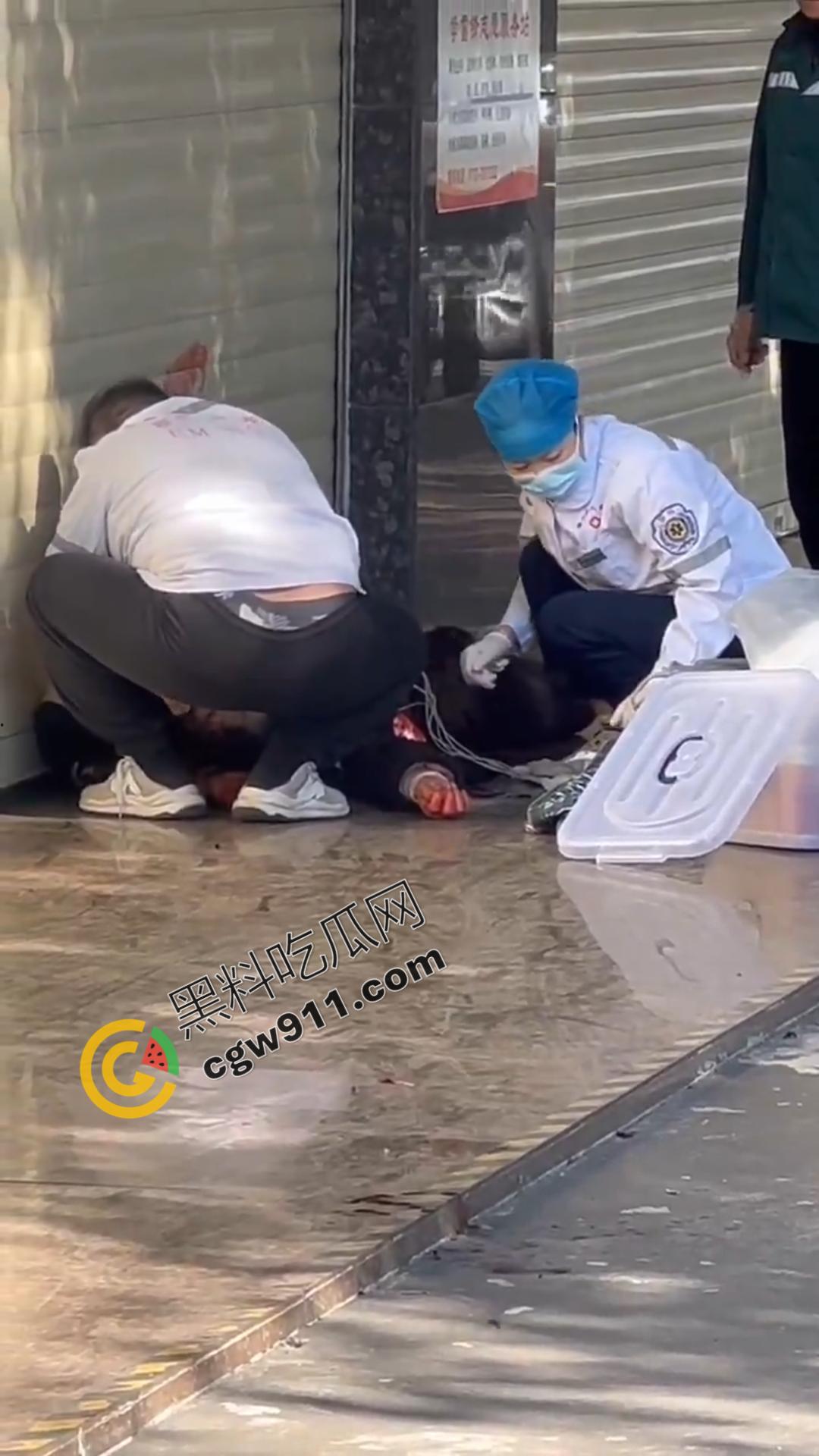 广西柳州街头疯狂砍人事件！男子疯狂持刀追砍，残暴削掉头皮，引爆全城惊恐！-7