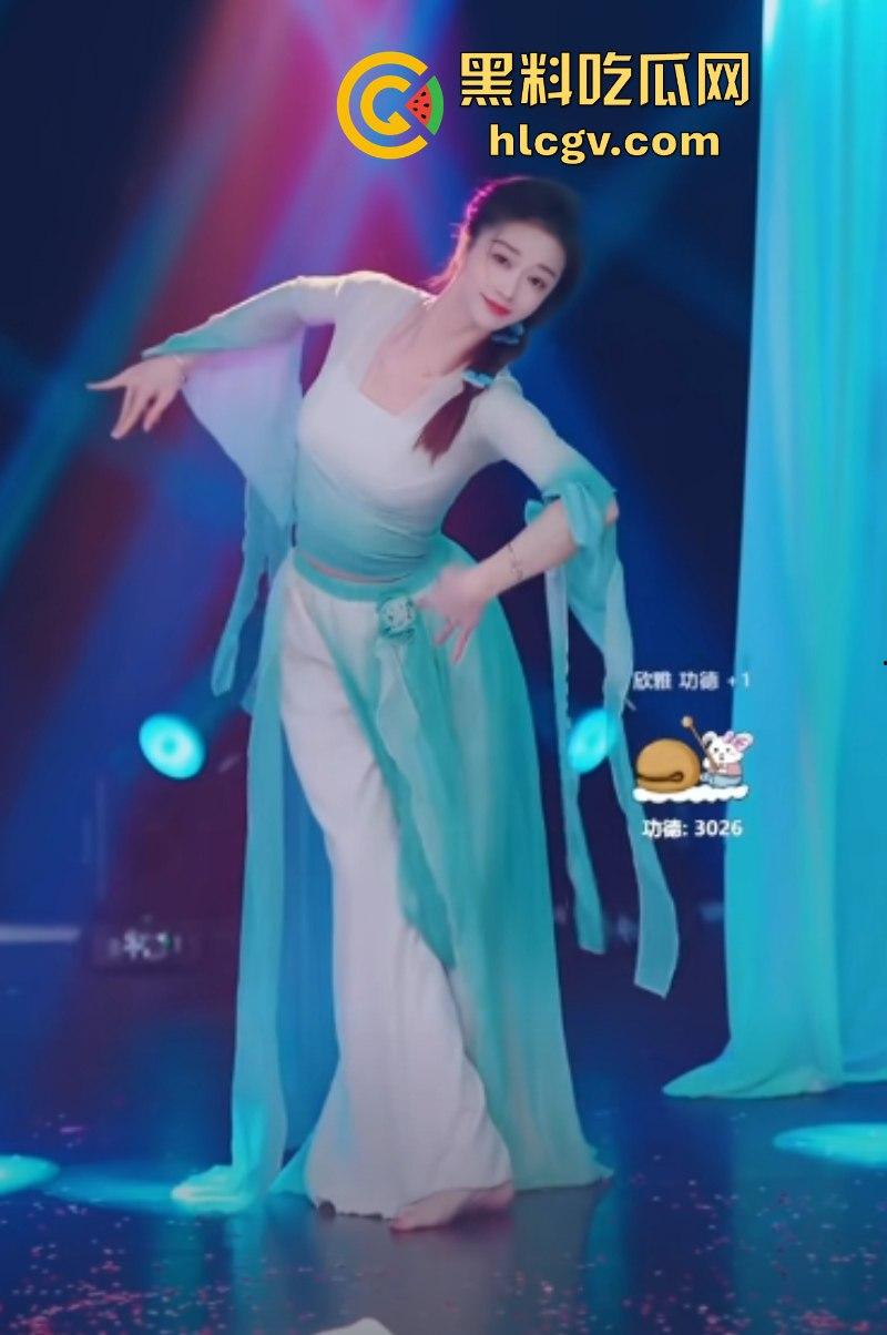 有钱真好!抖音网红博主【蜜桃】为金主定制洗澡自慰视频遭泄露 全裸跳舞真骚啊!-5