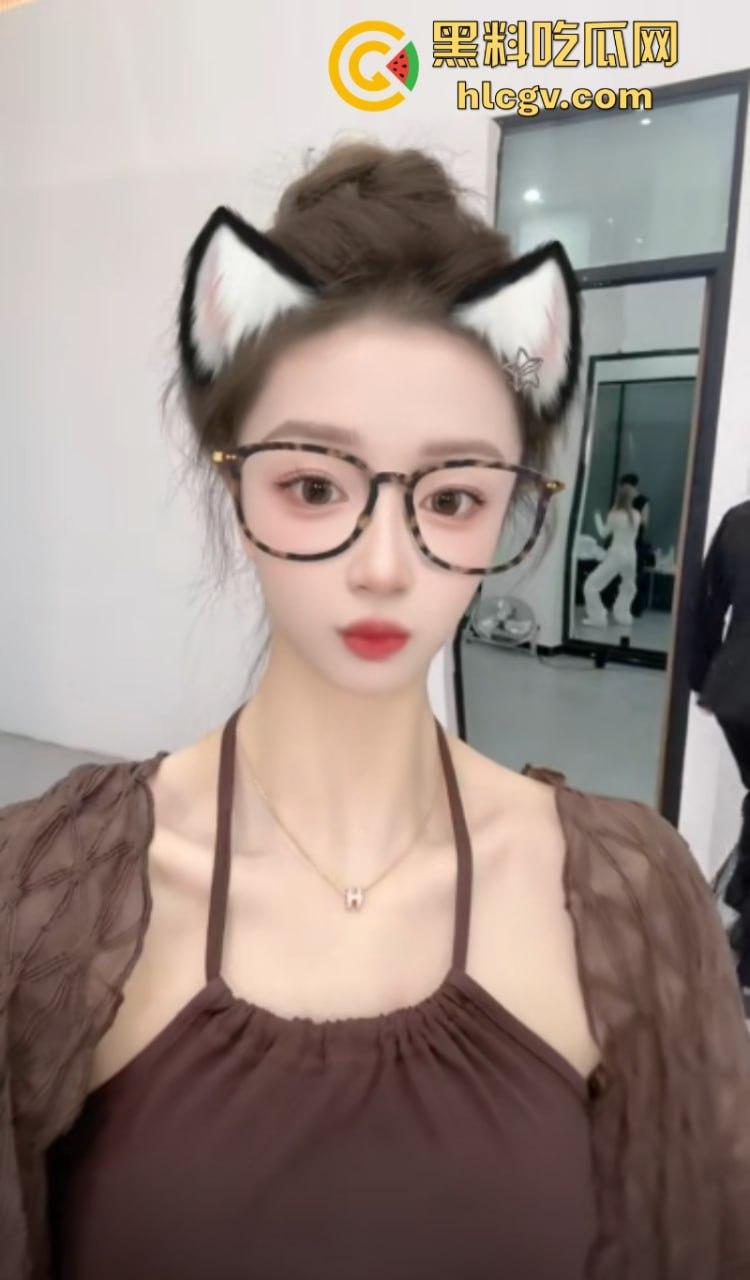 有钱真好!抖音网红博主【蜜桃】为金主定制洗澡自慰视频遭泄露 全裸跳舞真骚啊!-7