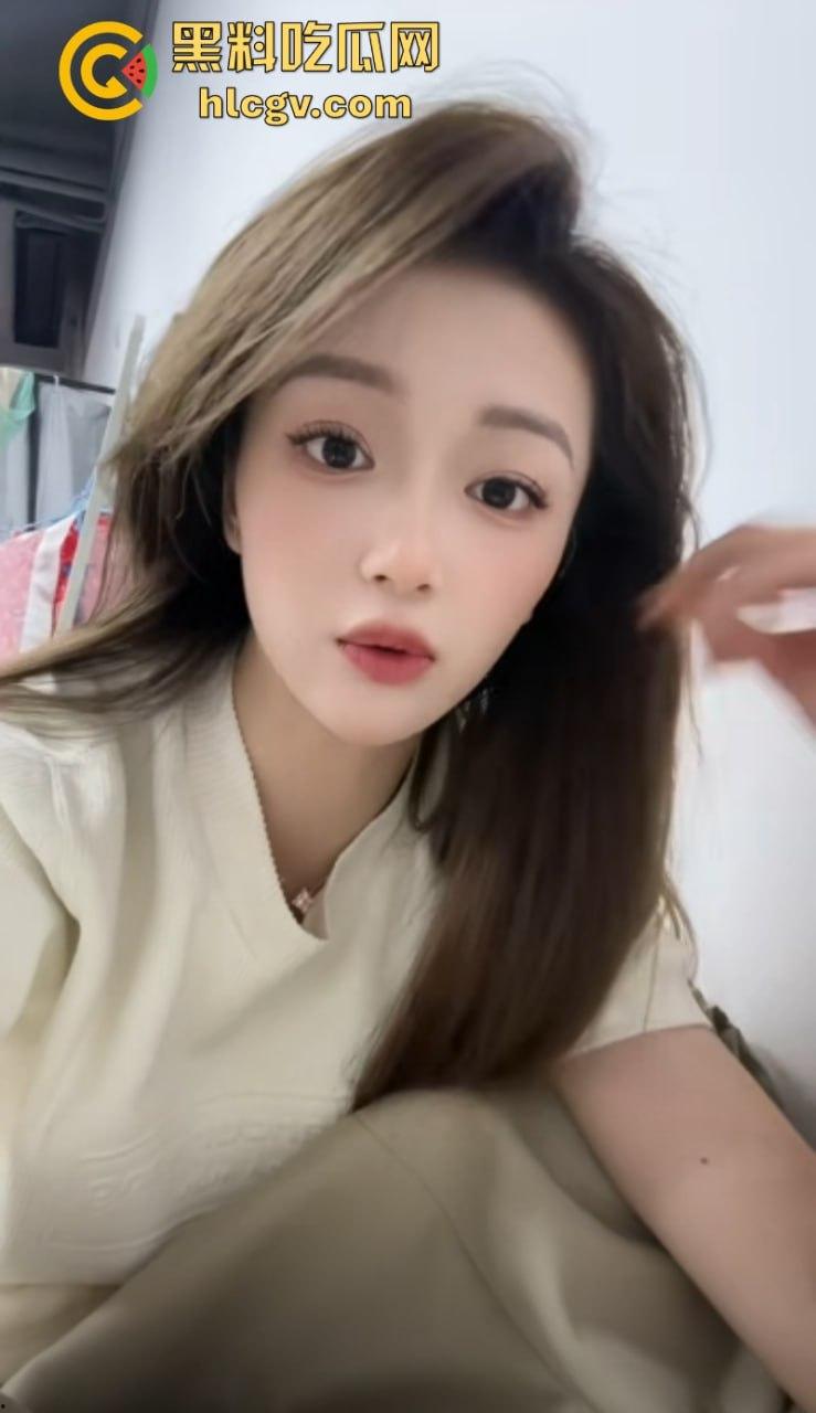 有钱真好!抖音网红博主【蜜桃】为金主定制洗澡自慰视频遭泄露 全裸跳舞真骚啊!-13