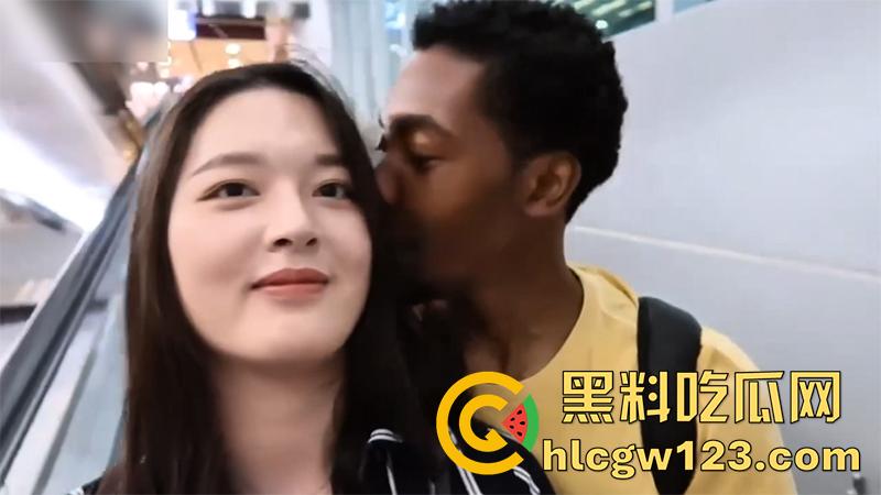 媚黑婊骚逼嫁大屌黑人,不收彩礼随便玩,一步到胃疯狂撞击,据说和黑人回到老家,还被多人轮奸呢!-7