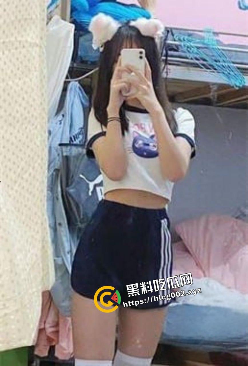 西南大学极品校花『穆诗蔓』反差婊私生活曝光!美腿丝袜诱惑!被金主各种开发调教!-2