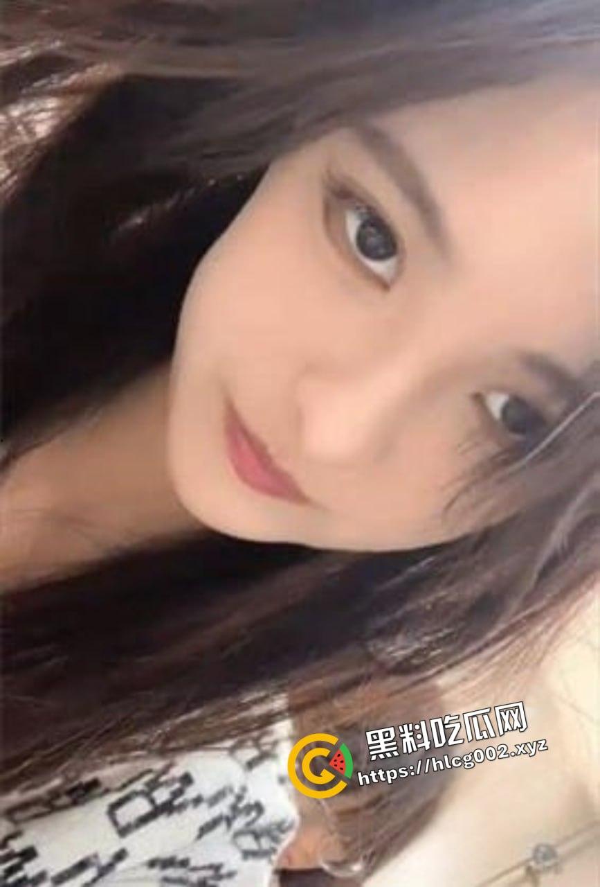 西南大学极品校花『穆诗蔓』反差婊私生活曝光!美腿丝袜诱惑!被金主各种开发调教!-3