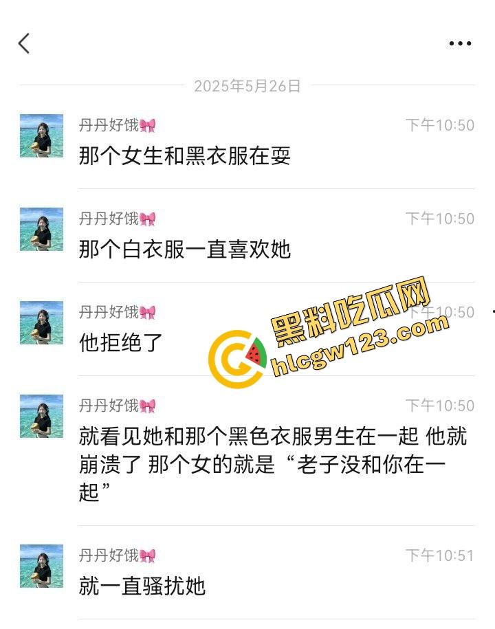 舔狗现世报,重庆小伙女友宿舍楼下偶遇女友出轨惨被当面打脸,感情不是你冲上去就能抢回来的!-1