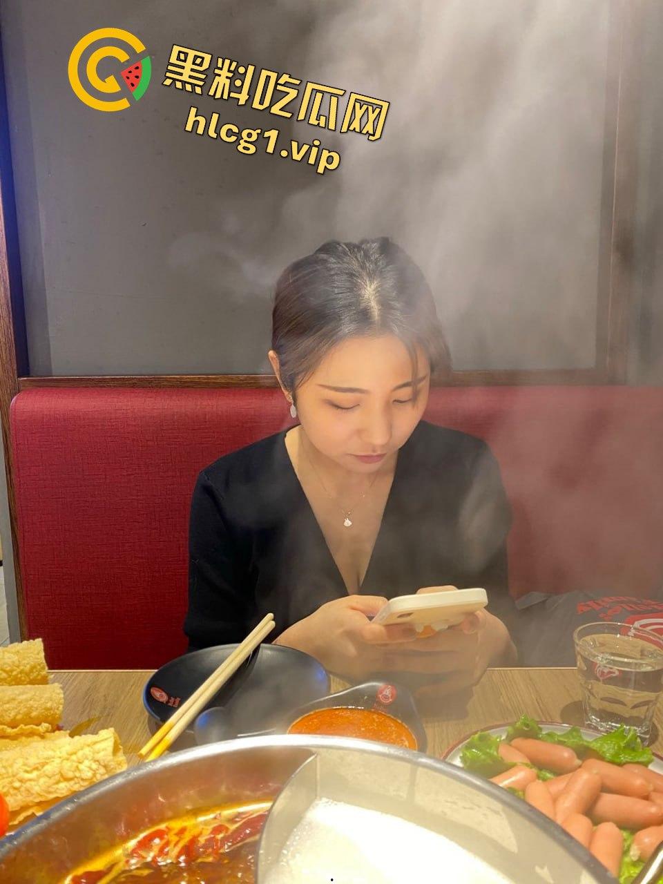 99年宁夏传媒学院美少女李婷啪啪自拍流出!大波嫩妹口活女上,反差婊的极致享受!-12