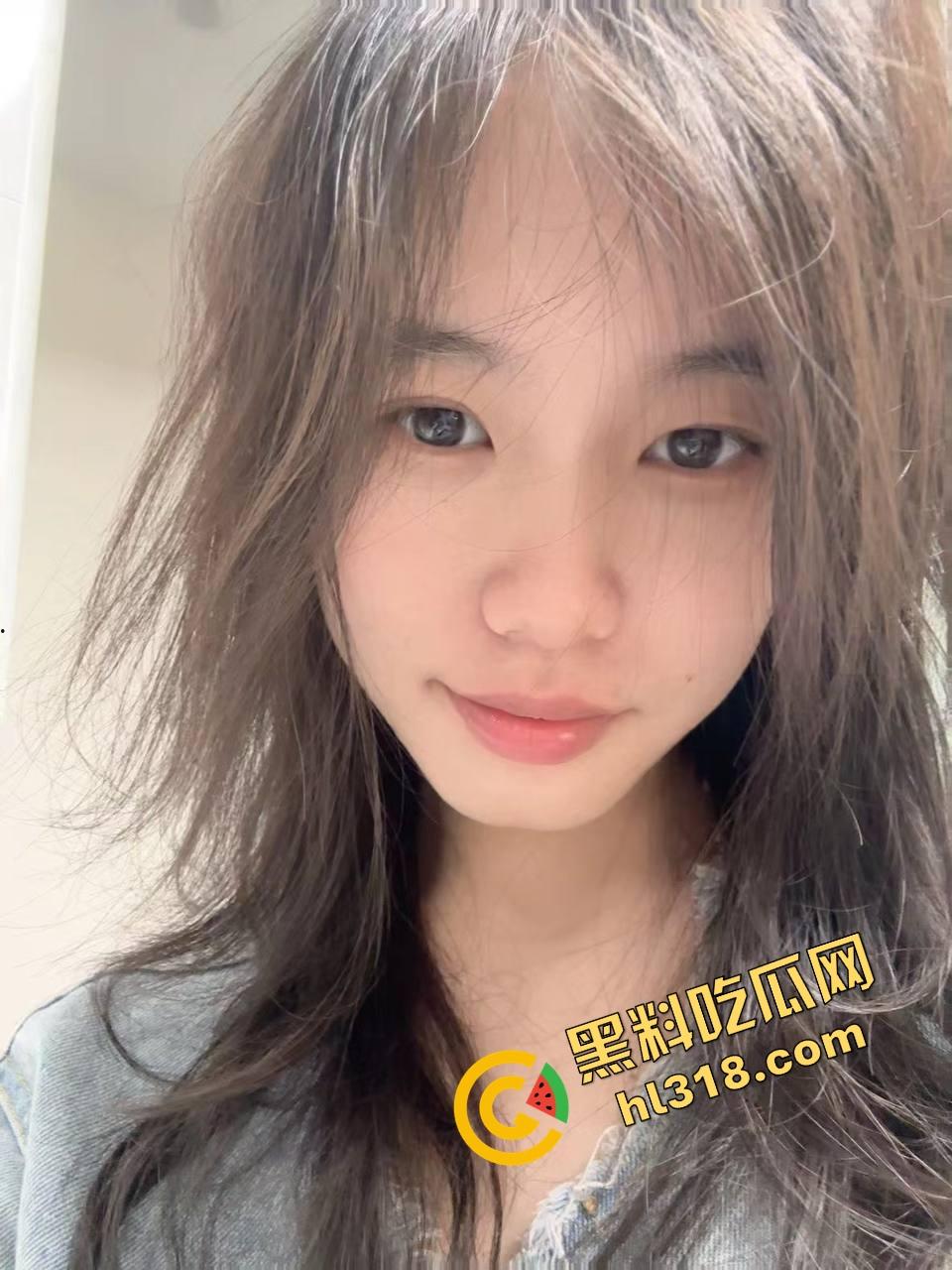 上海心悦传媒老板中午带秘书『张婧』开房,落地窗前女秘书当舔狗跪地含屌,每一口都说是对老板的忠诚!-2