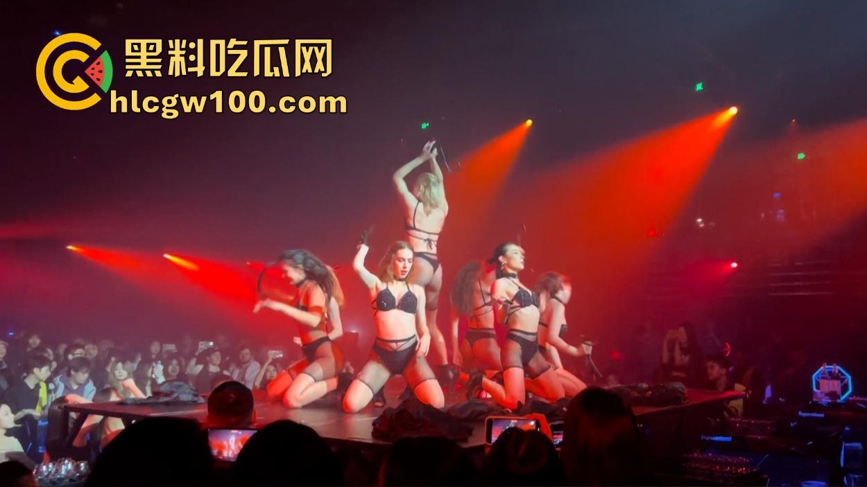 疯马秀进军国内市场第一步，国内酒吧尺度直逼原版，比基尼丁字裤跟疯马秀差的只有一个内裤，骚得不输原版！-1