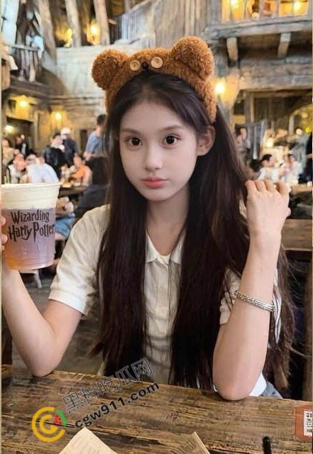 海角大神与妹妹乱伦新作:电梯里妹妹小吊带瑟睡衣诱人至极,使劲揉搓后入猛插,浪叫不停!-2