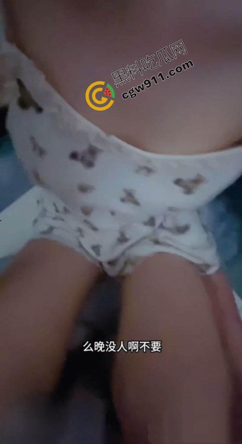 海角大神与妹妹乱伦新作:电梯里妹妹小吊带瑟睡衣诱人至极,使劲揉搓后入猛插,浪叫不停!-8