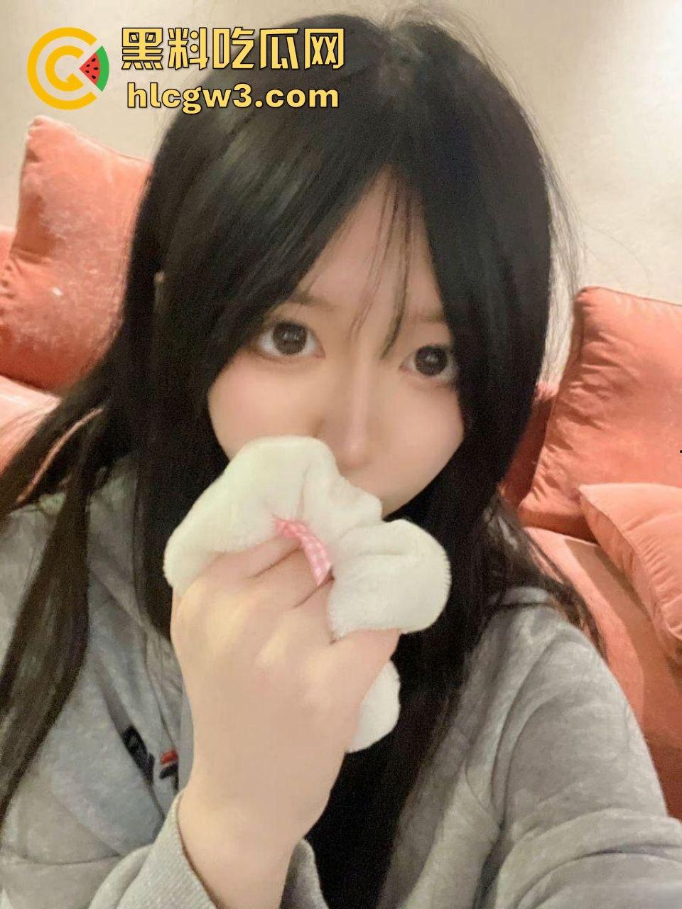 微博推特福利姬【暴力恐龙】露脸丝足大秀，被大哥拿下酒店爆操，女上位浪叫不止，卖福利照全为讨好大哥！-3