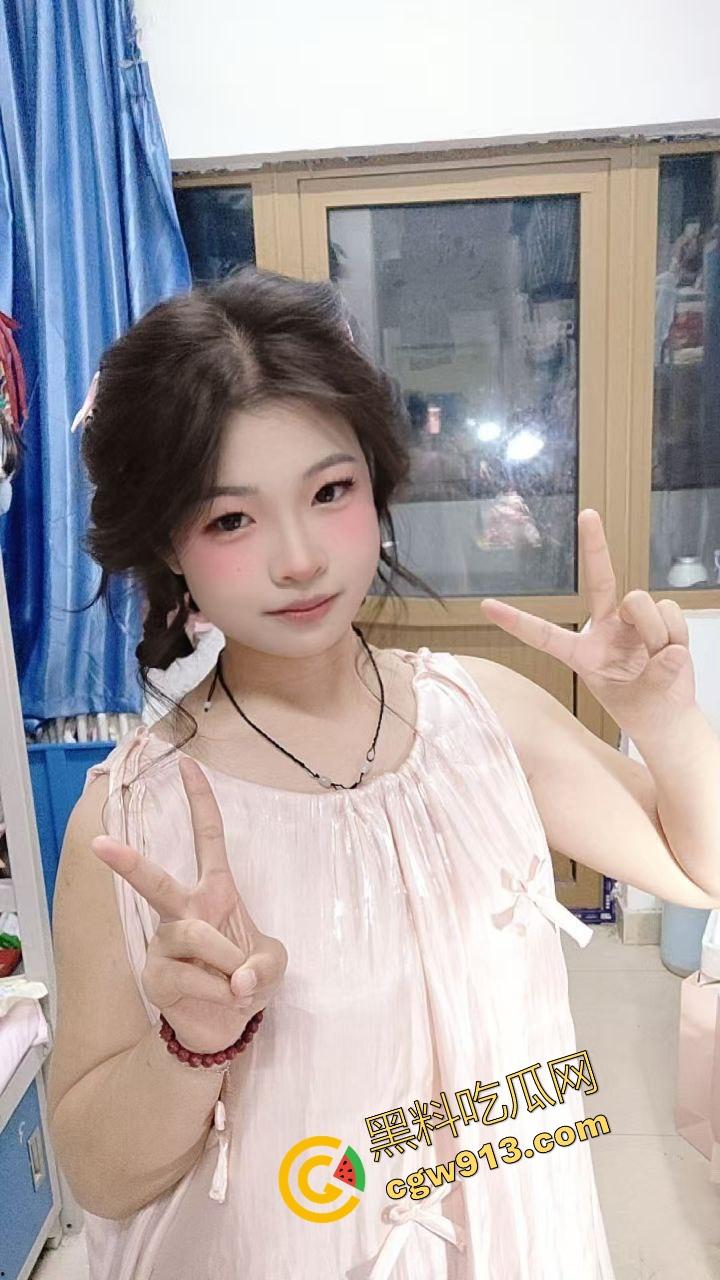 湖南师大校花级大四女生【李梦瑶】吻起来小心翼翼，床上却变身鸡巴爱好者，口活堪称神技！-5