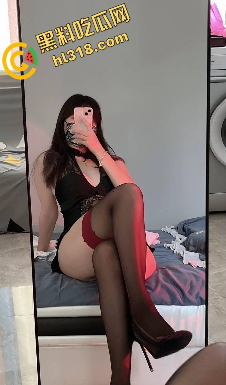 推特极品露出母狗【奶味泡芙】,白嫩身材各种户外私拍,电梯口全裸做爱,不料偶遇邻居魂都吓飞了 !-2