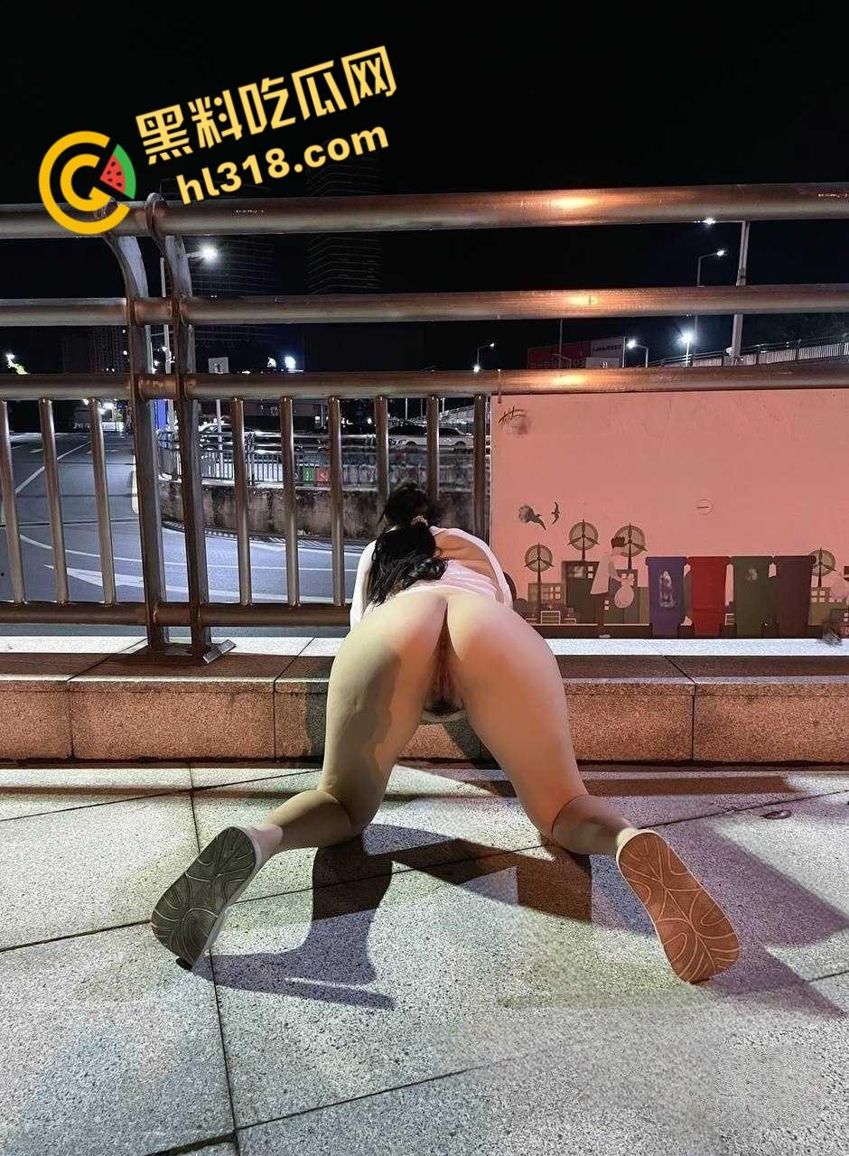 推特极品露出母狗【奶味泡芙】,白嫩身材各种户外私拍,电梯口全裸做爱,不料偶遇邻居魂都吓飞了 !-7