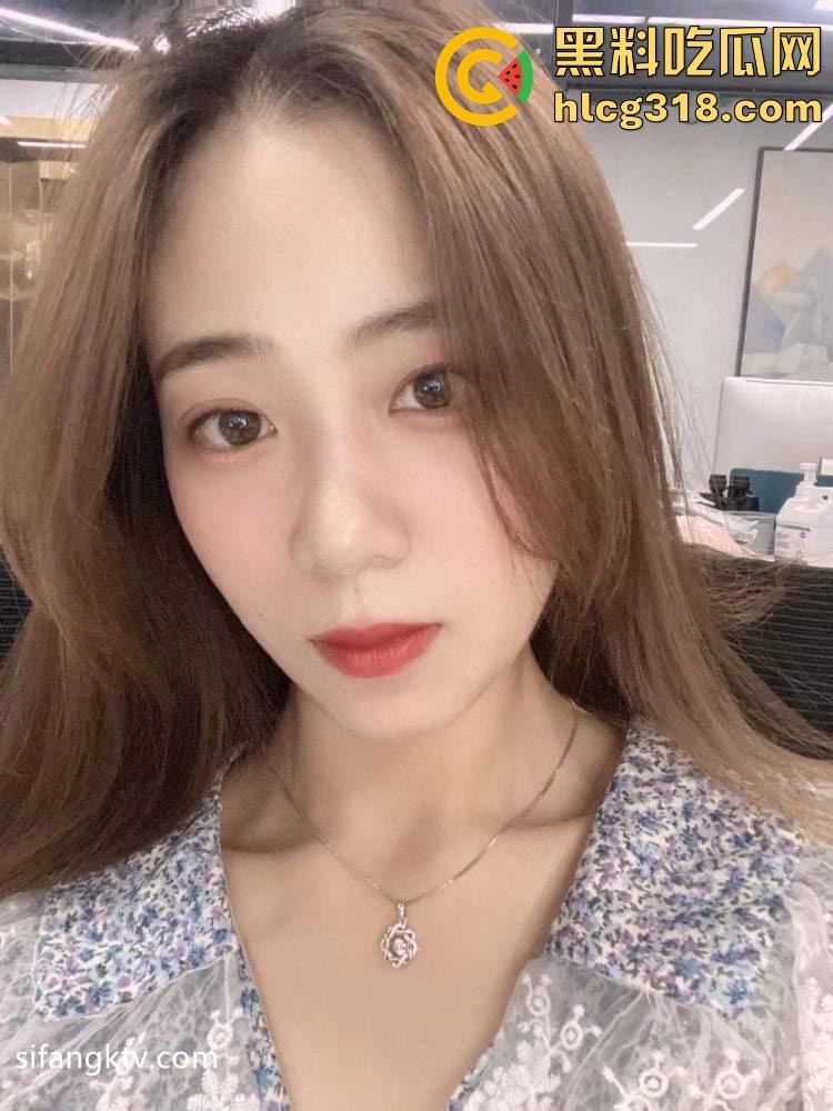 上海大学反差嫩妹【刘佳佳】可爱清纯萝莉，后入暴力抽插无套内射，性爱露脸视频曝光！-2