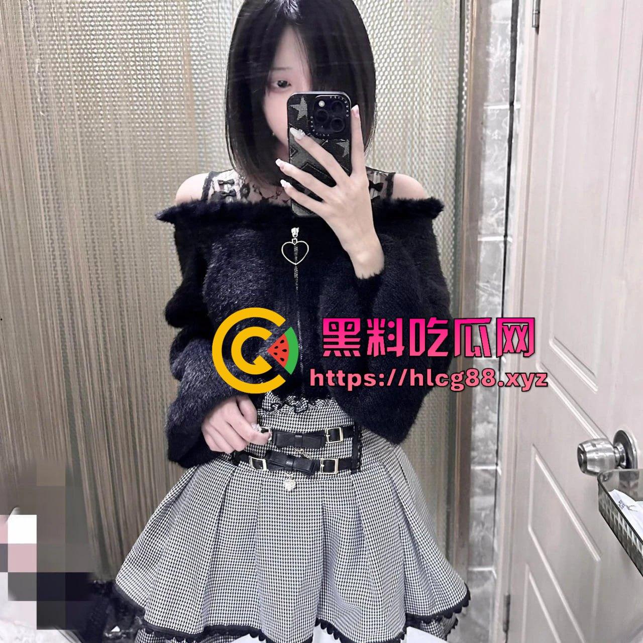 南宁地雷系女萝莉『雪代巴』纯情嫩娃变浪货,被金主老爹捅得嗲穴狂吼,小学妹嗲声淫吼震碎舔狗三观!-4