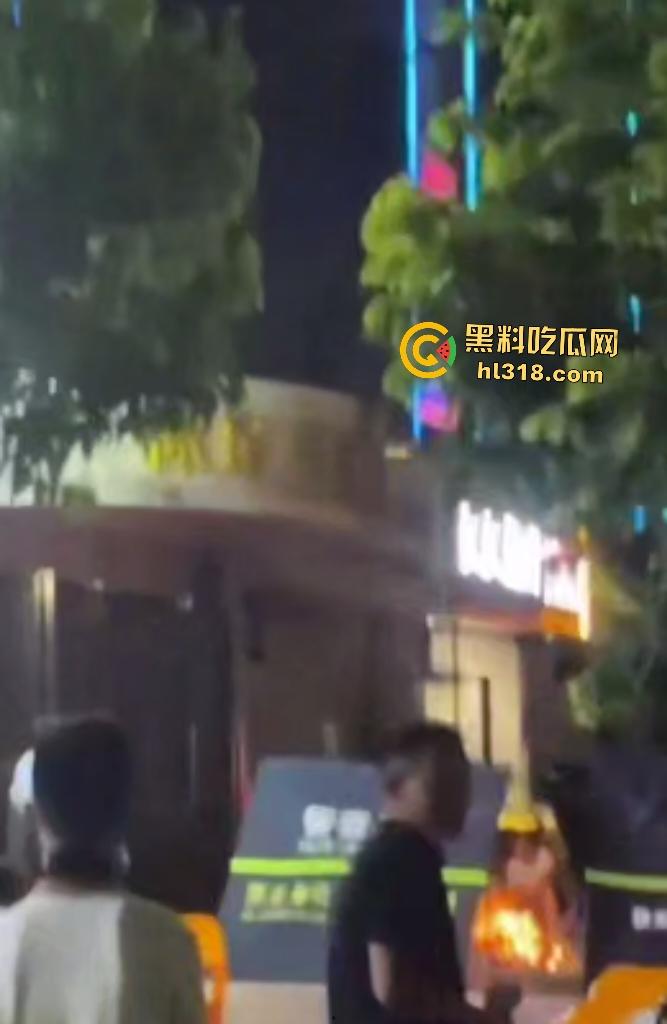 广州小伙去足浴找技师打飞机爽过头猝死，女技师神级手活三分钟撸爆，这体质还去找技师？-5