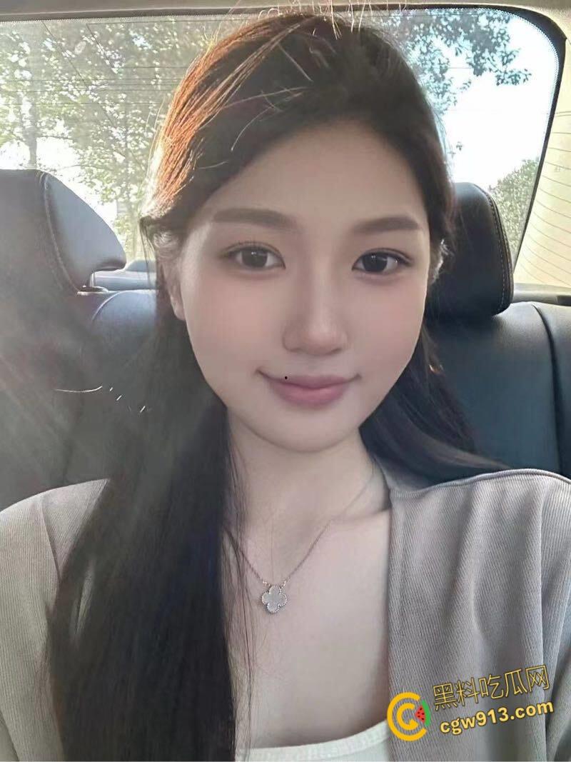 公园小树林散步，大胆妹妹主动跪地口交，送上门的逼谁能拒绝，无套后入反差小母狗，淫叫不止 ！-2