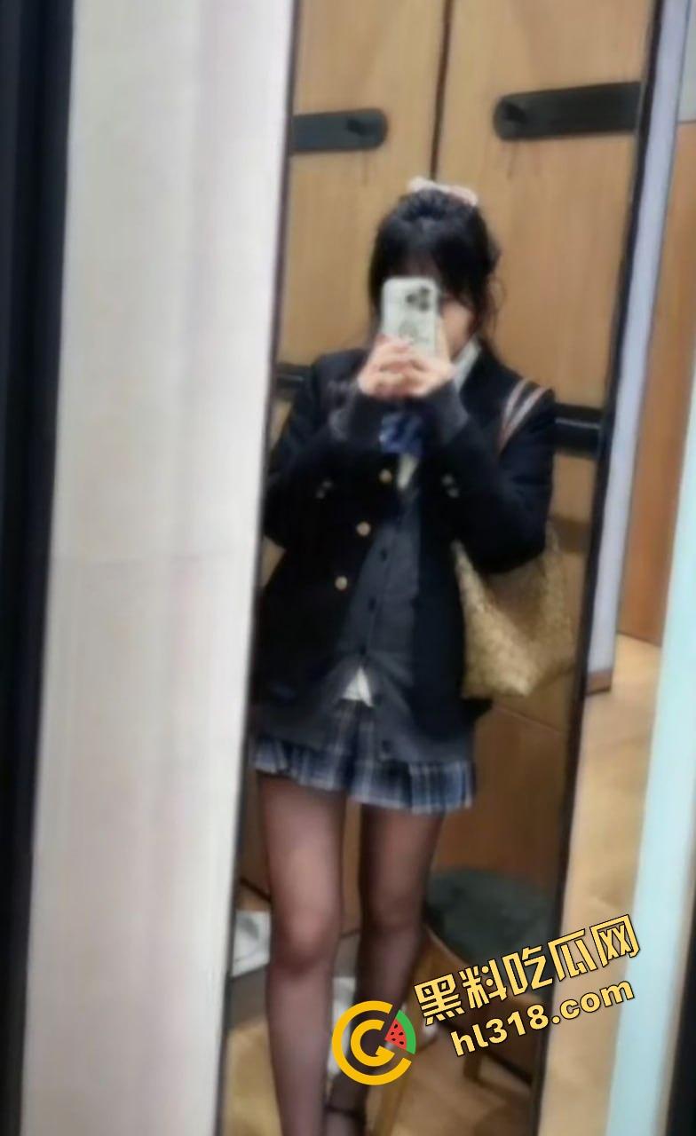 科技技术大学研二『赵梦媛』抖音私聊网友开房约炮解压,衣服一脱两坨大奶弹出来变身奶牛,这很难不约吧!-8