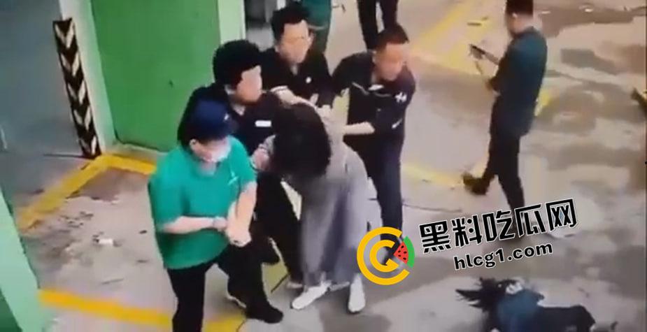 高中生替母杀小三 快准狠当场捅死 花木兰来了都要叫姐姐  现场视频流出-4