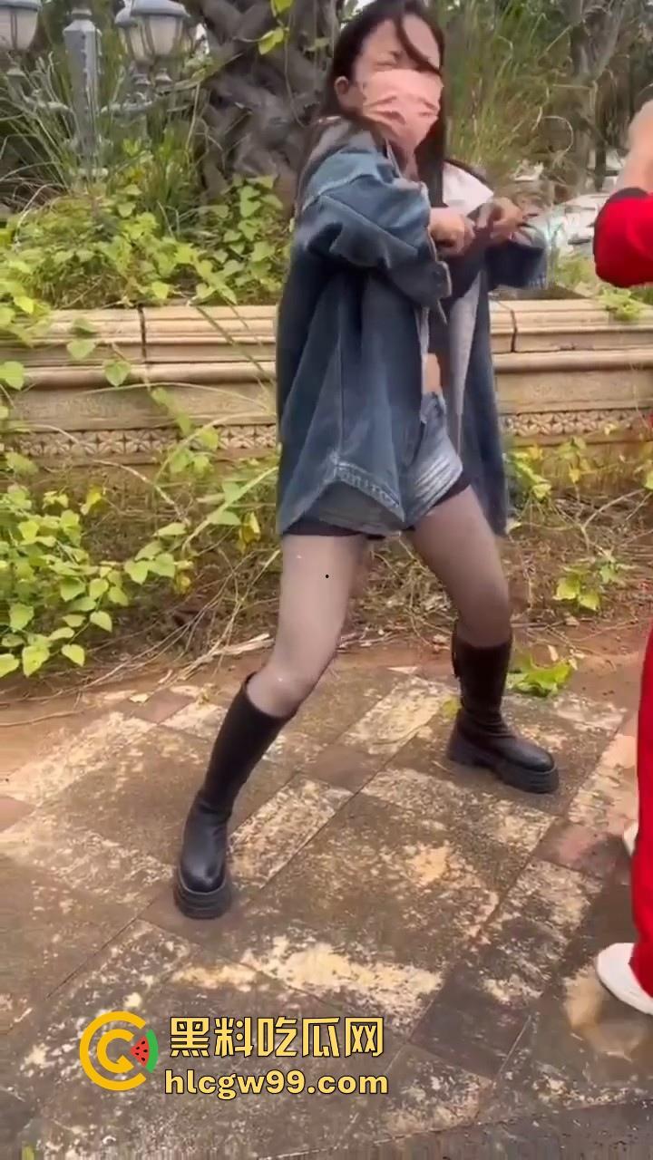 有见过鞭炮炸奶的吗?广西表妹为流量不惜亲身上演,隔着屏幕都觉得疼,内容炸烈!-9