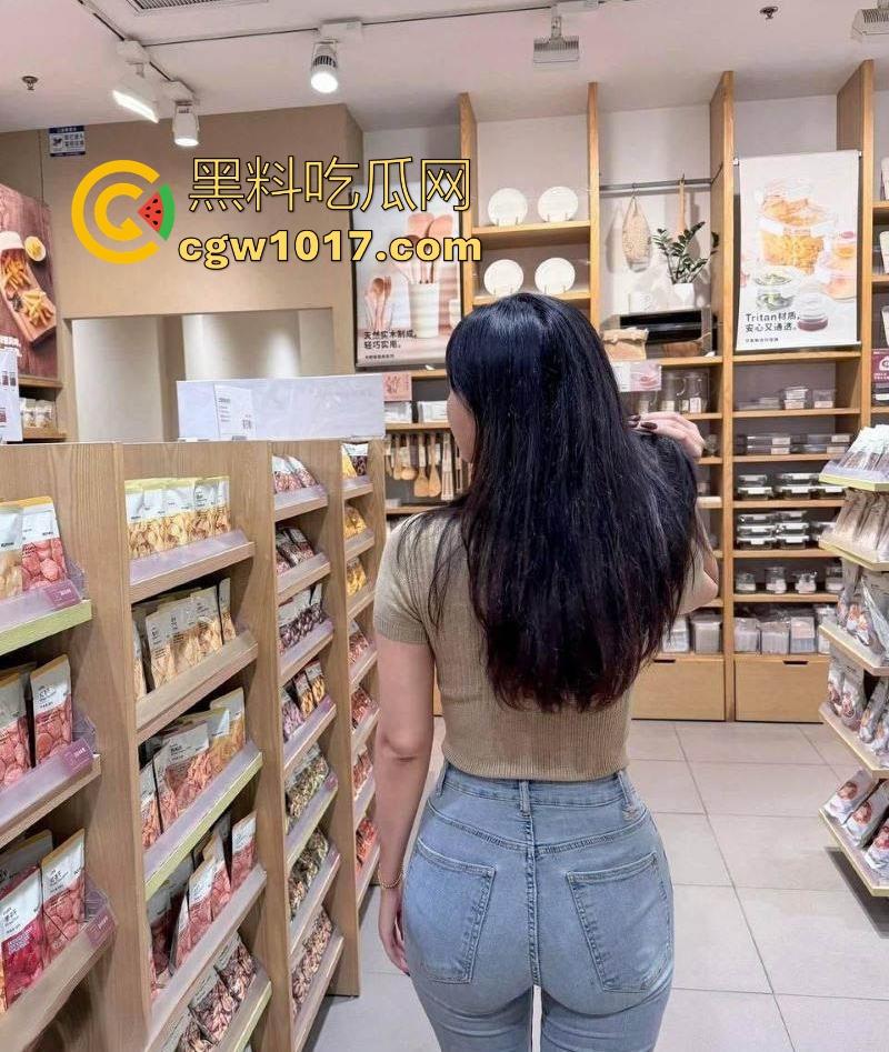 海角乱伦!夜闯堂姐闺房,强脱健身瑜伽裤,肛塞插入堂姐屁眼,让堂姐跪舔鸡巴,无套猛操,操的直叫爸爸!-2