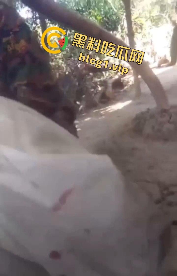 缅甸妙瓦底军阀虐待人质视频曝光，男子被殴打至面目全非，血迹斑斑的恐怖真相！-1