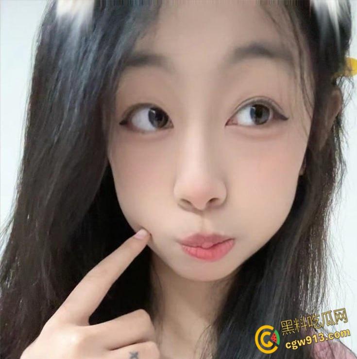 浙江17岁小母狗【徐迎运】，为讨好金主与其朋友3p，舌钉口活别致舒服，未成年酮体就是嫩啊！-2