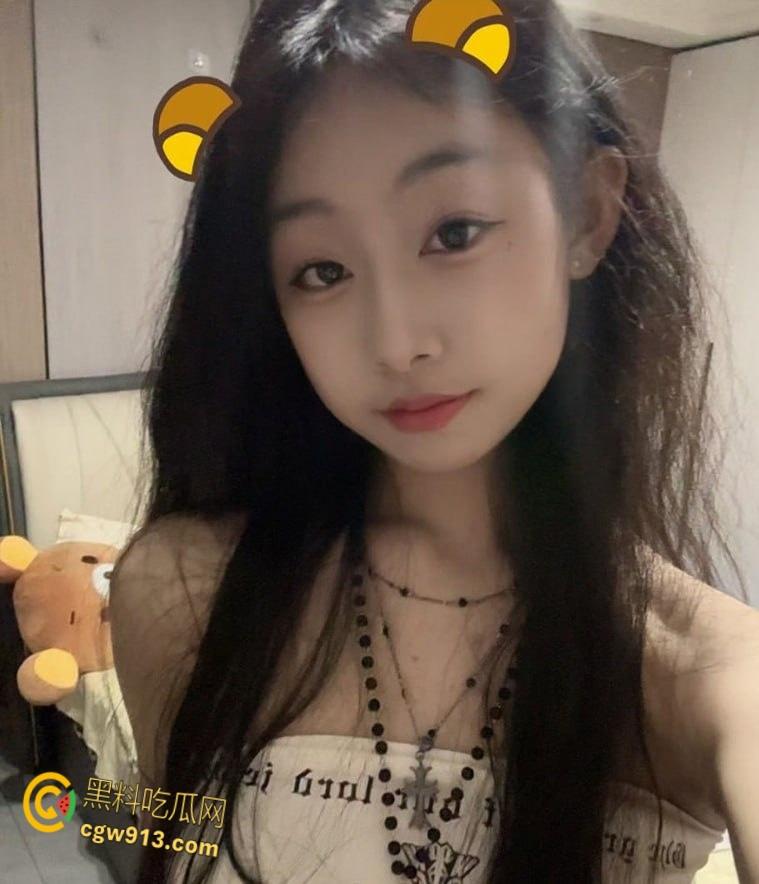 浙江17岁小母狗【徐迎运】，为讨好金主与其朋友3p，舌钉口活别致舒服，未成年酮体就是嫩啊！-3