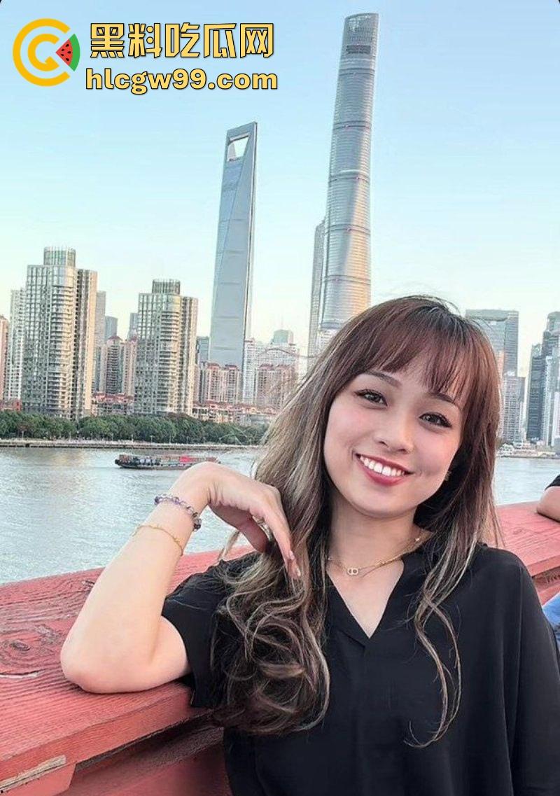 千万粉丝网红【吃不饱仨战士小翔】性爱视频泄密,与女友疯狂大战,露脸自拍玩到极致,性瘾之强让人羡慕!-7