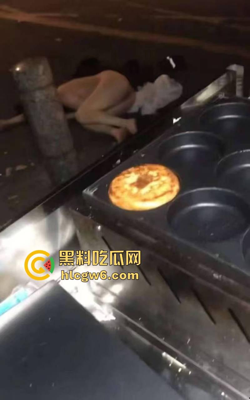 广州街头酒吧醉酒小母狗捡尸被车震  操完直接丢垃圾一样处理全裸扔路边 女孩醉酒变成肉便器的下场太惨烈！-9