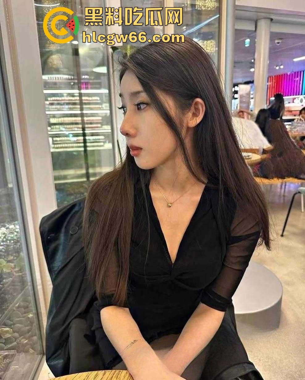 KTV包厢做爱！极品嫩妹包房内被后入翘臀 打开房门走廊按头口爆 上演刺激性爱！-1