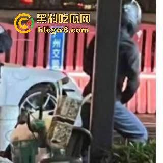 广州街头酒吧醉酒小母狗捡尸被车震  操完直接丢垃圾一样处理全裸扔路边 女孩醉酒变成肉便器的下场太惨烈！-11