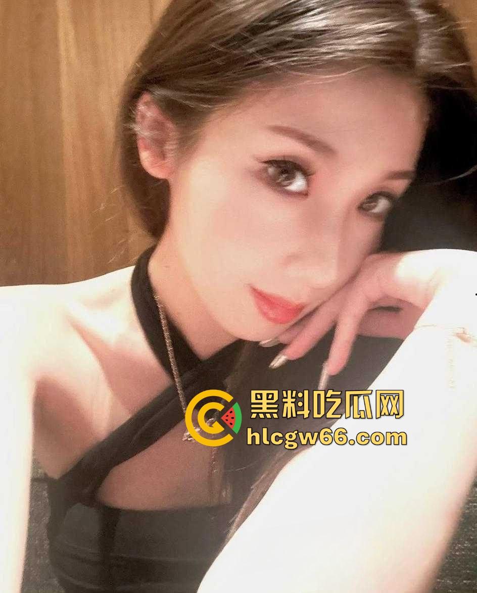 KTV包厢做爱！极品嫩妹包房内被后入翘臀 打开房门走廊按头口爆 上演刺激性爱！-3