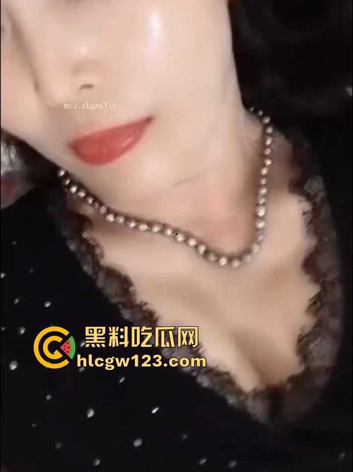 极品风韵少妇熟女【达琳】自慰视频曝光！ 抖音15万粉网红人妻 风骚至极 真是好有味道！-5