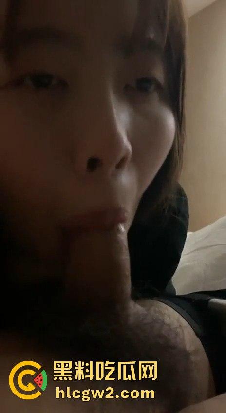 约炮南宁师院极品【江晓莹】 颜值高身材好，口活顶得堪比飞机杯，吃鸡技术爽翻天！独家真实爆料！-5