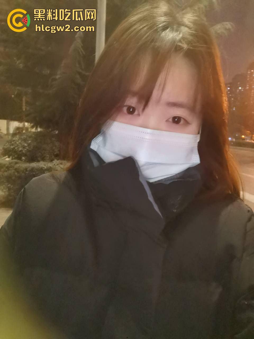 约炮南宁师院极品【江晓莹】 颜值高身材好，口活顶得堪比飞机杯，吃鸡技术爽翻天！独家真实爆料！-7