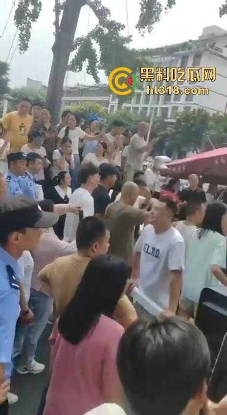 四川江油霸凌事件!持着母亲是公安局副局长就随便霸凌残疾人的孩子?还诱导其父签谅解书,激起民愤!-17