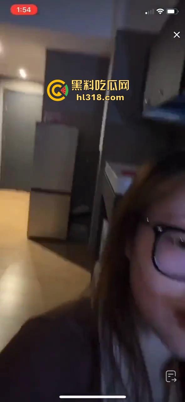 抖音小网红【刘Real.】跟榜一大哥直播做爱,女主播完美露脸玩女上骑乘位,还是榜一大哥厉害!-6