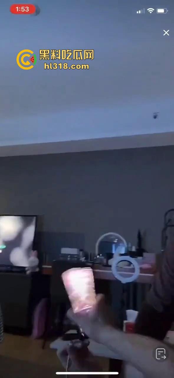 抖音小网红【刘Real.】跟榜一大哥直播做爱,女主播完美露脸玩女上骑乘位,还是榜一大哥厉害!-7