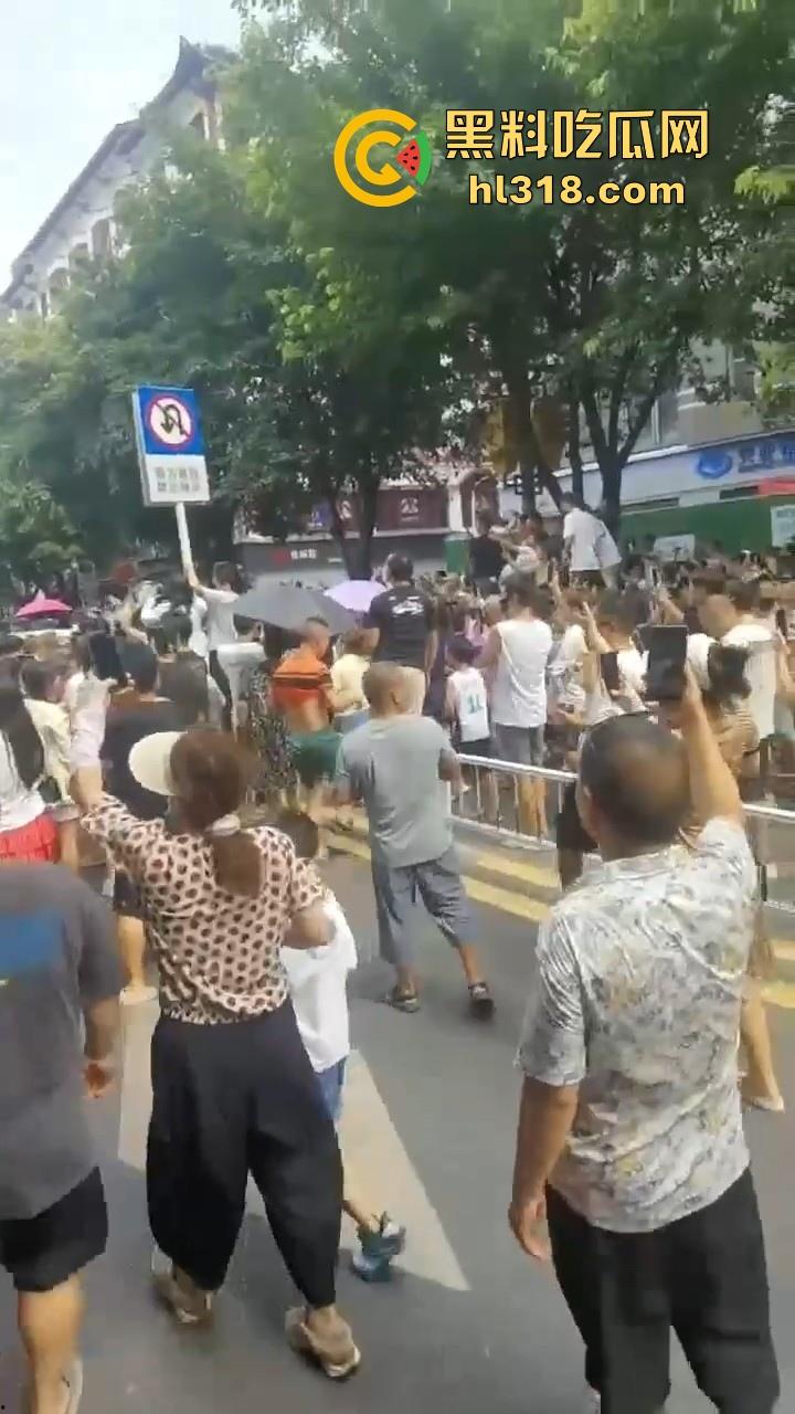 四川江油霸凌事件!持着母亲是公安局副局长就随便霸凌残疾人的孩子?还诱导其父签谅解书,激起民愤!-21